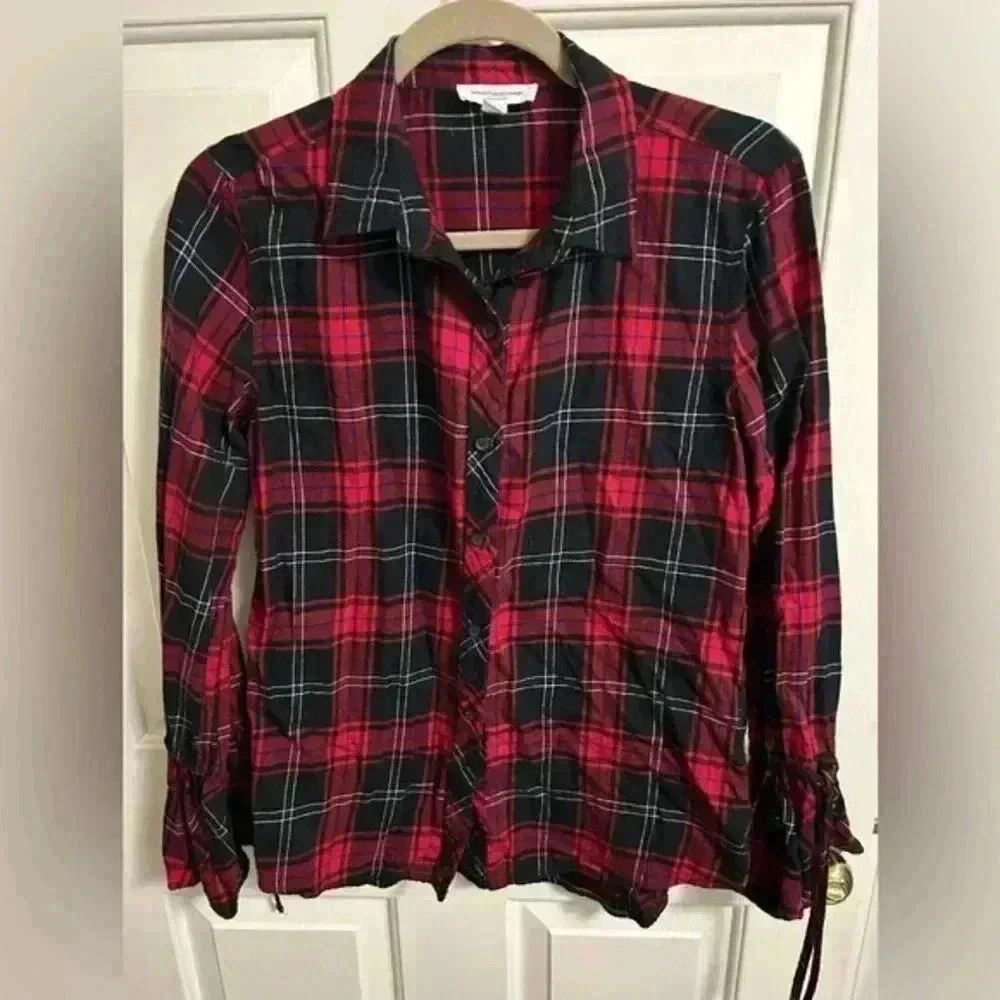 BEACH LUNCH LOUNGE Womens Top Small Red‎ Black Plaid